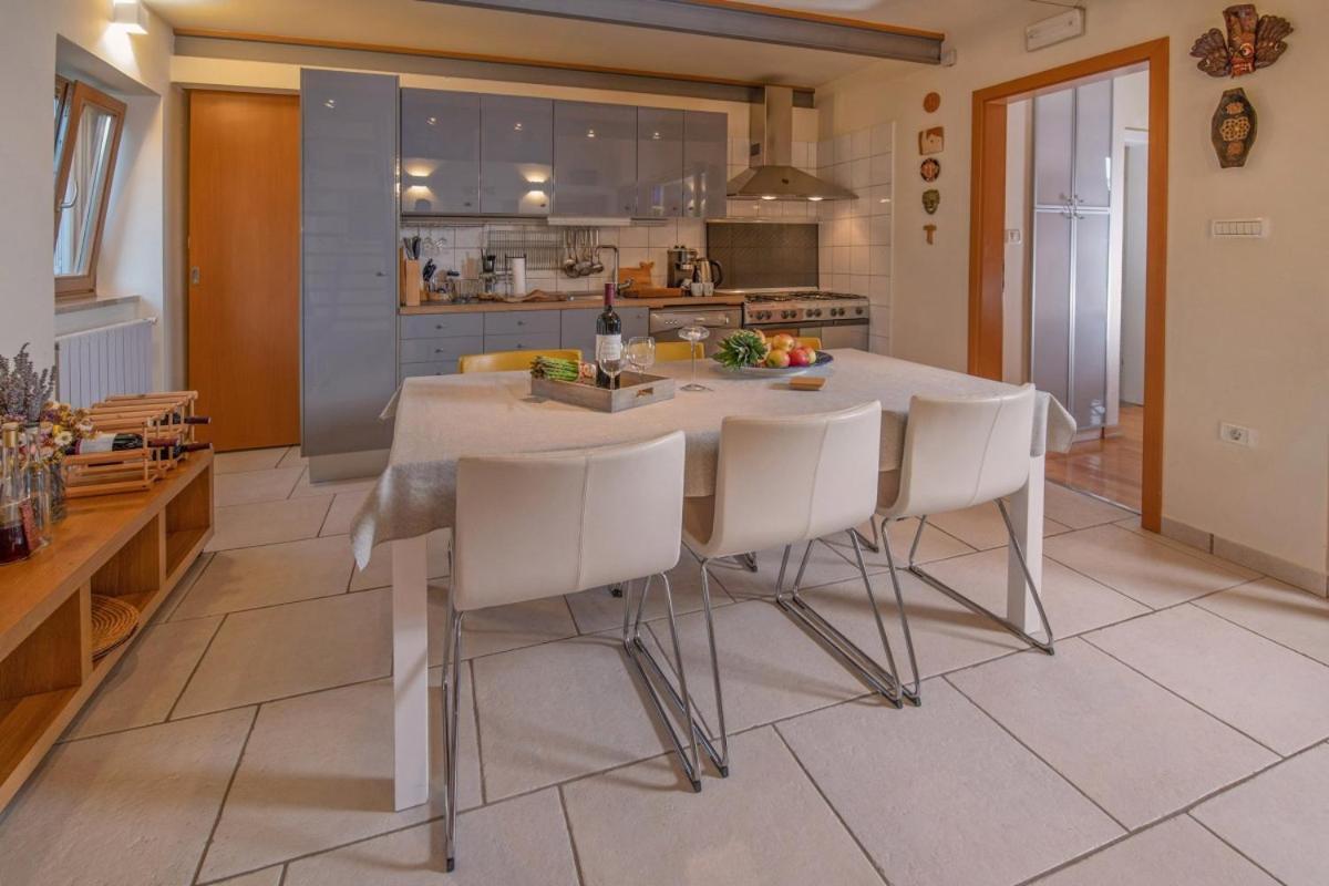 Villa Emili In Medulin - Haus Fuer 4-5 Personen Exterior foto